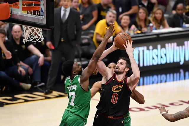 NBA揭幕战创历史收视高峰，76人对尼克斯吸引771万观众